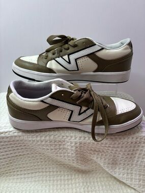 Vans Lowland Comfy Cush Timber/Butternut Leather Sneakers, Size M-9.5 W-11
